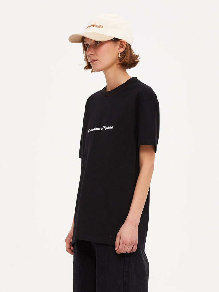 A SIMPLE T-SHIRT BLACK