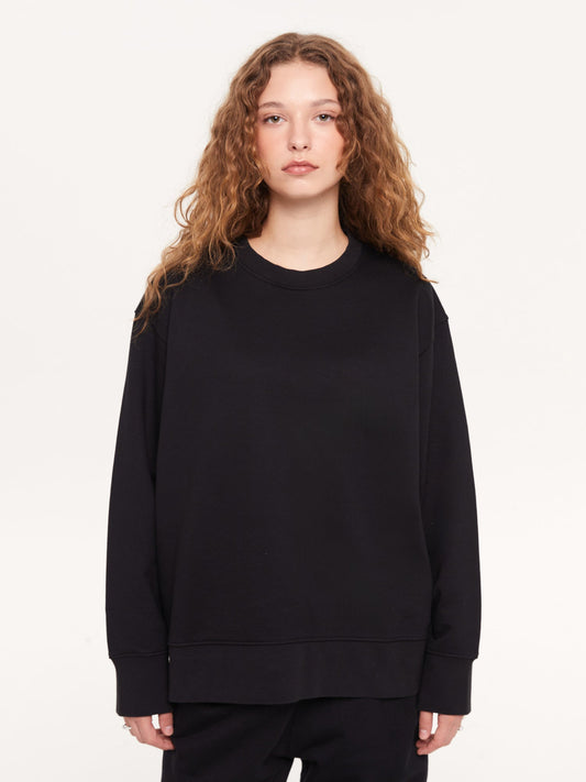 A SIMPLE SWEATSHIRT BLACK